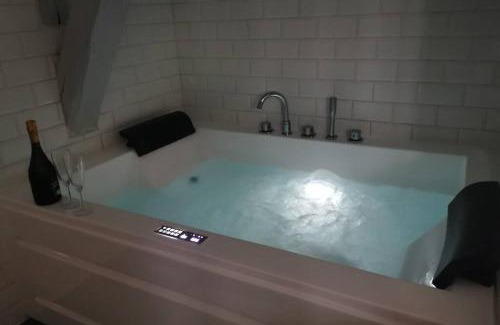 Verneuil-sur-Avre Apartment | Urban Love: Private Hot Tub Retreat with High Ratings