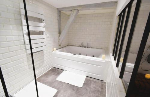 Verneuil-sur-Avre Apartment | Urban Love: Private Hot Tub Retreat with High Ratings