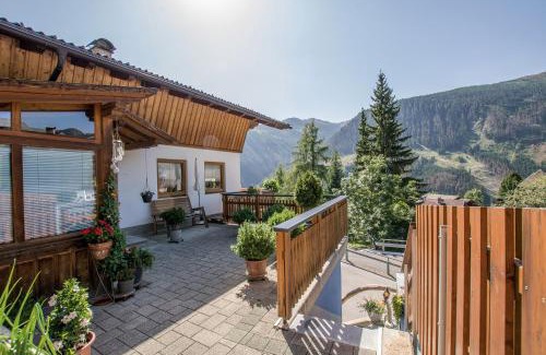 Hopfgarten in Defereggen Apartment | Highly Rated Appartement Gsaller - Family-Friendly Retreat