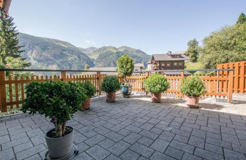 Hopfgarten in Defereggen Apartment | Highly Rated Appartement Gsaller - Family-Friendly Retreat
