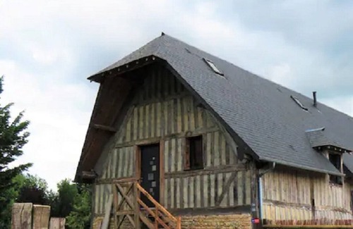 Barneville-la-Bertran Apartment | Serene Appartement au Calme with Spa and Hot Tub Access