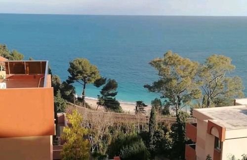 Roquebrune-Cap-Martin Apartment | Seaside Apartment with Family-Friendly Amenities