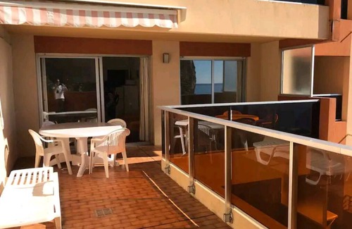 Roquebrune-Cap-Martin Apartment | Seaside Apartment with Family-Friendly Amenities