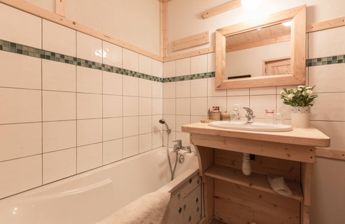Saint-Gervais-les-Bains House | Discover Appartement Andromède with Pool and Spa Amenities