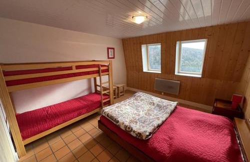 Saint-Jacques-des-Blats Apartment | Cozy 2-Bedroom Apartment Near Slopes with Balcony & Parking