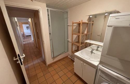 Saint-Jacques-des-Blats Apartment | Cozy 2-Bedroom Apartment Near Slopes with Balcony & Parking