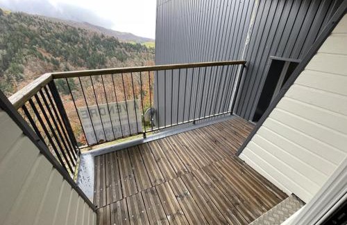 Saint-Jacques-des-Blats Apartment | Cozy 2-Bedroom Apartment Near Slopes with Balcony & Parking