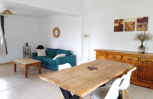 Saint-Laurent-d'Aigouze Apartment | Appartement avec jardinet dans mas équestre