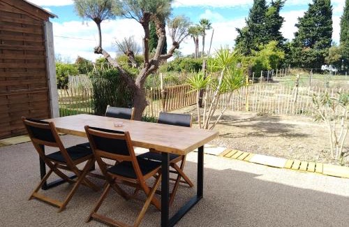 Saint-Laurent-d'Aigouze Apartment | Appartement avec jardinet dans mas équestre