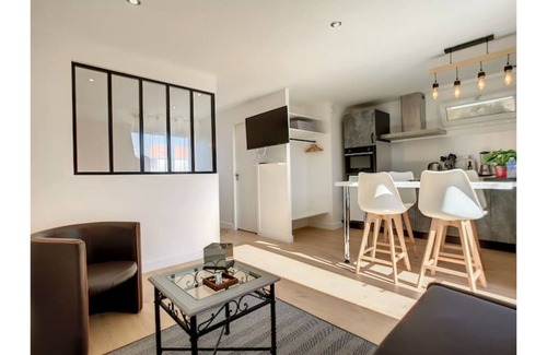 St-Meme-le-Tenu Apartment | Oceanfront Appartement Supérieur n°3 with Spa & Views
