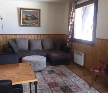 Saint-Etienne-de-Tinee Apartment | Cozy Appartement Chaleureux La Montagne for Family Getaways