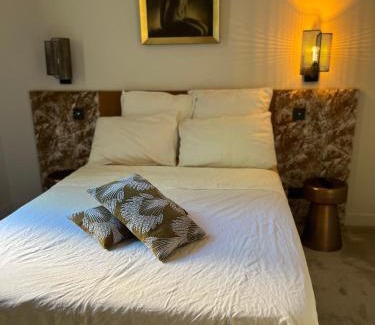 Saint-Cyr-au-Mont-d'Or Apartment | Chic and Characterful Apartment - Guest Rated 9.9/10