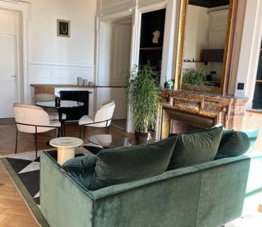 Saint-Cyr-au-Mont-d'Or Apartment | Chic and Characterful Apartment - Guest Rated 9.9/10