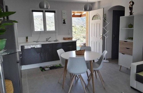 Santʼ Andrea-dʼOrcino Apartment | Cozy Appartement Orchidée Rose - Family-Friendly Stay
