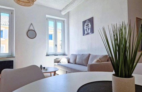 Centre Historique Apartment | Ideally Located Appartement 100m from Barques Beach