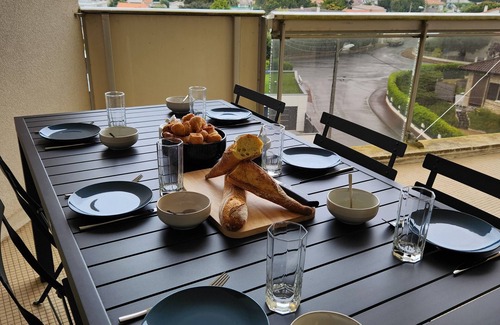 Pontaillac Apartment | Ocean View Apartment 100m from the Beach with Sunset Views