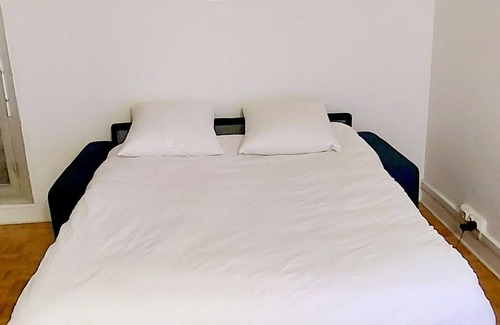 Bois-Colombes Apartment | Convenient Apartment Just 9 Minutes from Paris