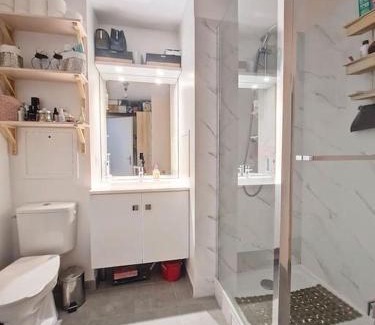 Saint-Cyr-l'Ecole Apartment | Cozy 2-Room Apartment for Families and Pets