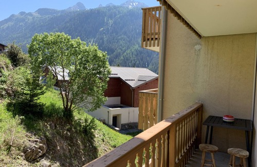 Valfrejus Apartment | Cozy Apartment in Valfréjus with Breakfast & Family Amenities