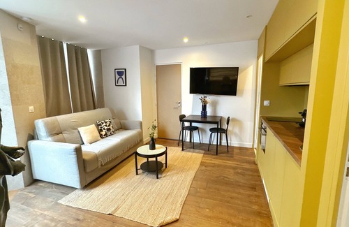 Plaisance Apartment | Elegant 2-Room Apartment with Family-Friendly Amenities