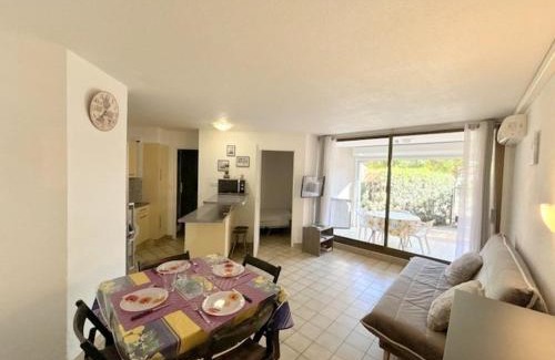 Le Barcares Apartment | Family-Friendly 4-Person Apartment with Pool - 10/10 Rating