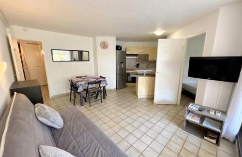 Le Barcares Apartment | Family-Friendly 4-Person Apartment with Pool - 10/10 Rating
