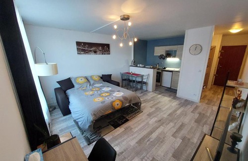 Beauvais Apartment | Convenient Apartment Near Airport and Train Station