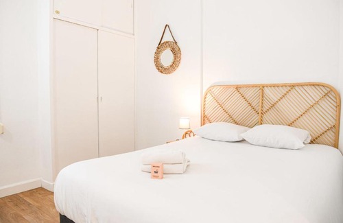 Le Pharo Apartment | Oceanfront Apartment Steps from Catalans Beach