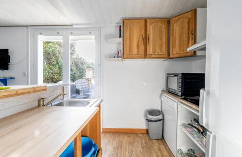 Barbatre Apartment | Spacious Oceanfront Apartment for 10 Steps from the Beach