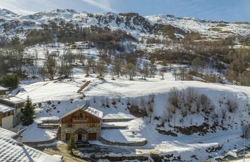 Le Bettaix Apartment | Scenic Apartment for 8 Near Slopes with Mountain Views