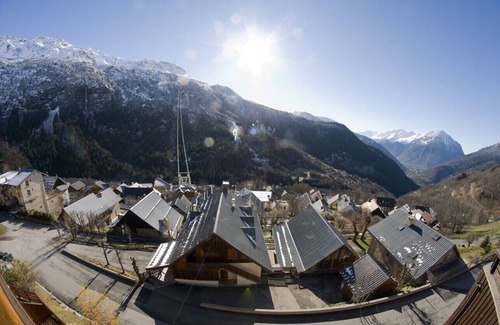 Vaujany Apartment | Family-Friendly Appartement 12 Cochette II with Breakfast