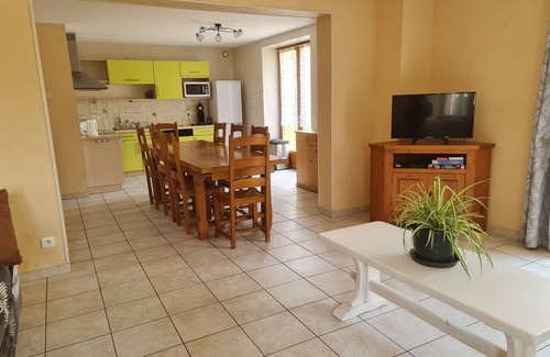 Legna House | Guest Rated 10/10: Appartement with Private Cour & Balcony