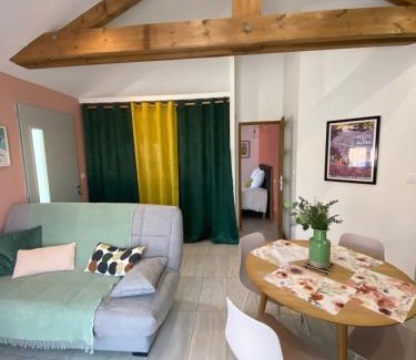 Chateauvieux Apartment | Idyllic Retreat for 2-4 Guests: Une Pause au Vert