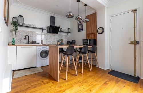 Quartier du Faubourg-Montmartre Apartment | Family-Friendly Duplex Apartment Near Grands Boulevards