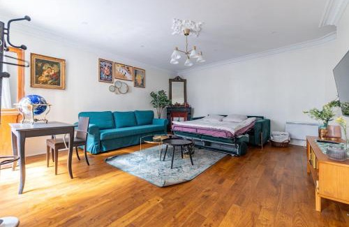 Quartier du Faubourg-Montmartre Apartment | Family-Friendly Duplex Apartment Near Grands Boulevards