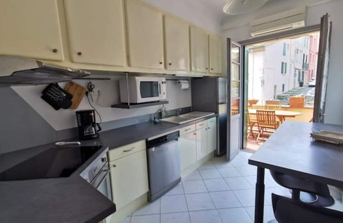 Plage d'Argeles Apartment | Ideal Location Apartment with Kitchen and Breakfast Included