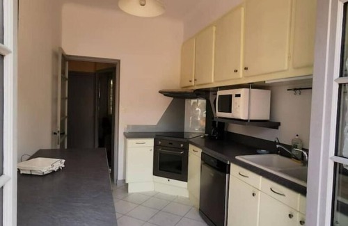 Plage d'Argeles Apartment | Ideal Location Apartment with Kitchen and Breakfast Included