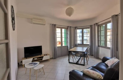Plage d'Argeles Apartment | Ideal Location Apartment with Kitchen and Breakfast Included