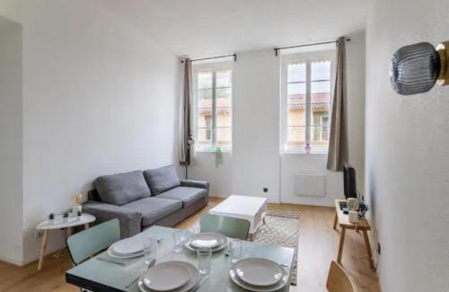 Griffon - Royale Apartment | Tranquil 2-Bedroom Apartment with Family-Friendly Amenities