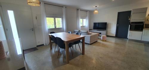 Le Born Apartment | Family-Friendly 2-Bedroom Apartment - Highly Rated Stay
