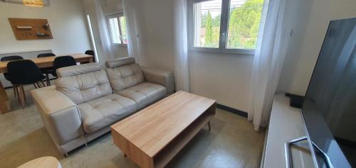 Le Born Apartment | Family-Friendly 2-Bedroom Apartment - Highly Rated Stay