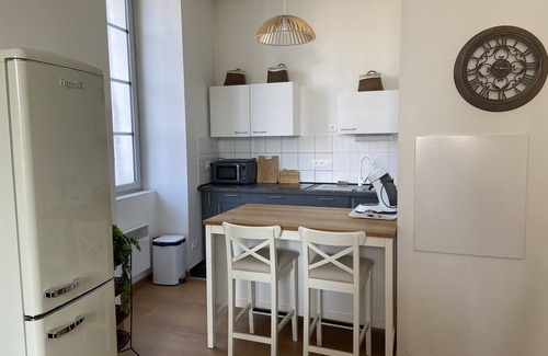 Dole Apartment | Cozy 2-Bedroom Apartment at Place Grevy with Kitchen