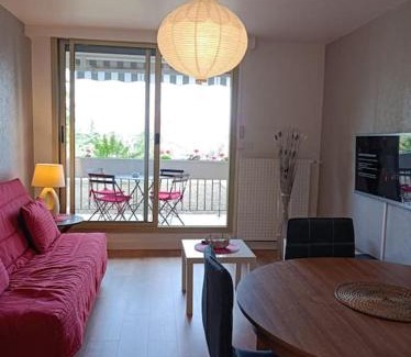 Montrichard Val de Cher Apartment | Comfortable 2-Bedroom Apartment Near Beauval & Chenonceau