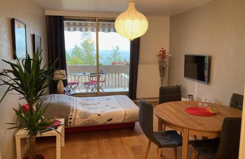 Montrichard Val de Cher Apartment | Comfortable 2-Bedroom Apartment Near Beauval & Chenonceau