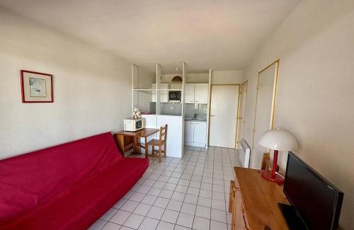 Plage d'Argeles Apartment | Inviting 2-Room Apartment by the Port and Beach