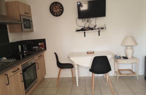 Ouistreham House | Cozy 2-Room Apartment with Terrace Near Beach and Shops