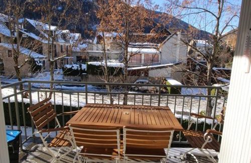 Bagneres-de-Luchon Apartment | Cozy 2P Cabin with Balcony and Mountain View in Luchon
