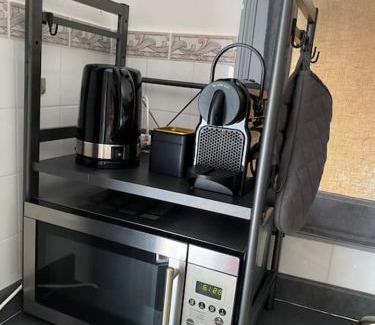Fabron House | Appartement 2 pièces avec terrasse et parking, WIFI, climatisation