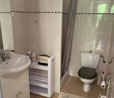 Fabron House | Appartement 2 pièces avec terrasse et parking, WIFI, climatisation