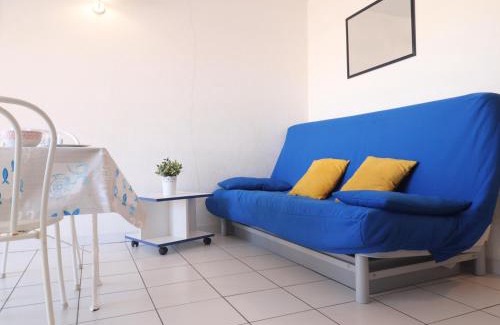 Sete Apartment | Beachfront Apartment with Pool Access for 6 in Sète